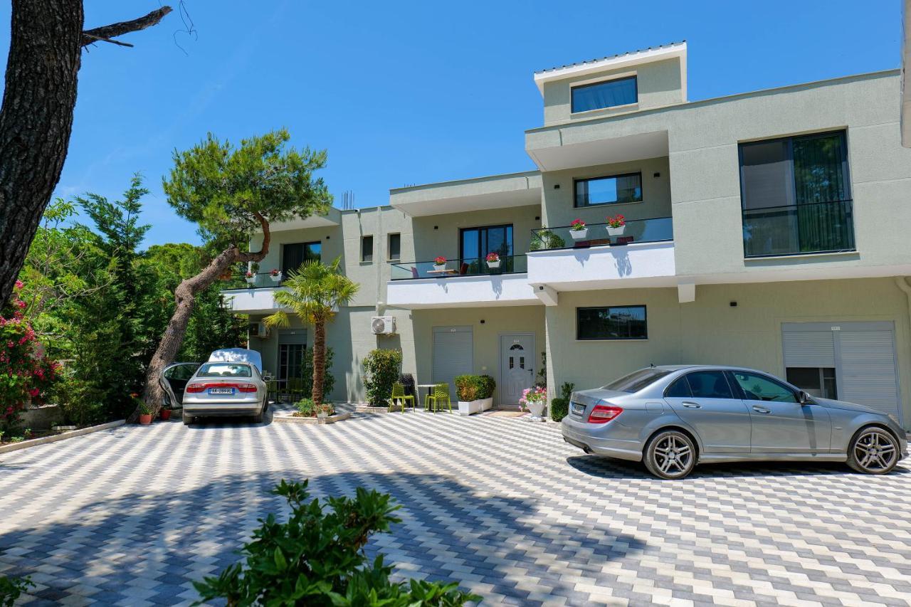Отель Vila Celaj Влёра Экстерьер фото